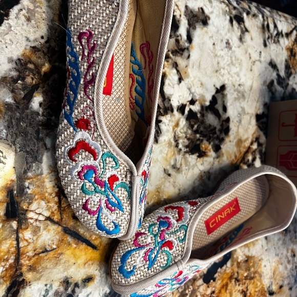 Embroidered Shoes- Backless Slipper Mule Flats Loafer Slip on Beige - Picture 3 of 5